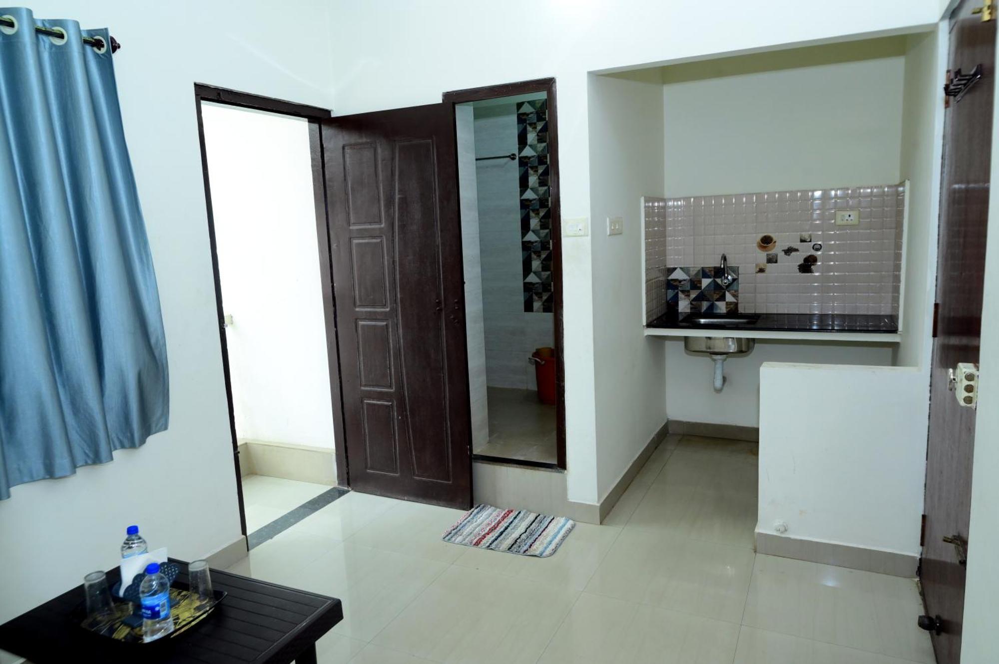 Hotel Aradhya Inn Deralakatte Mangalore Eksteriør billede