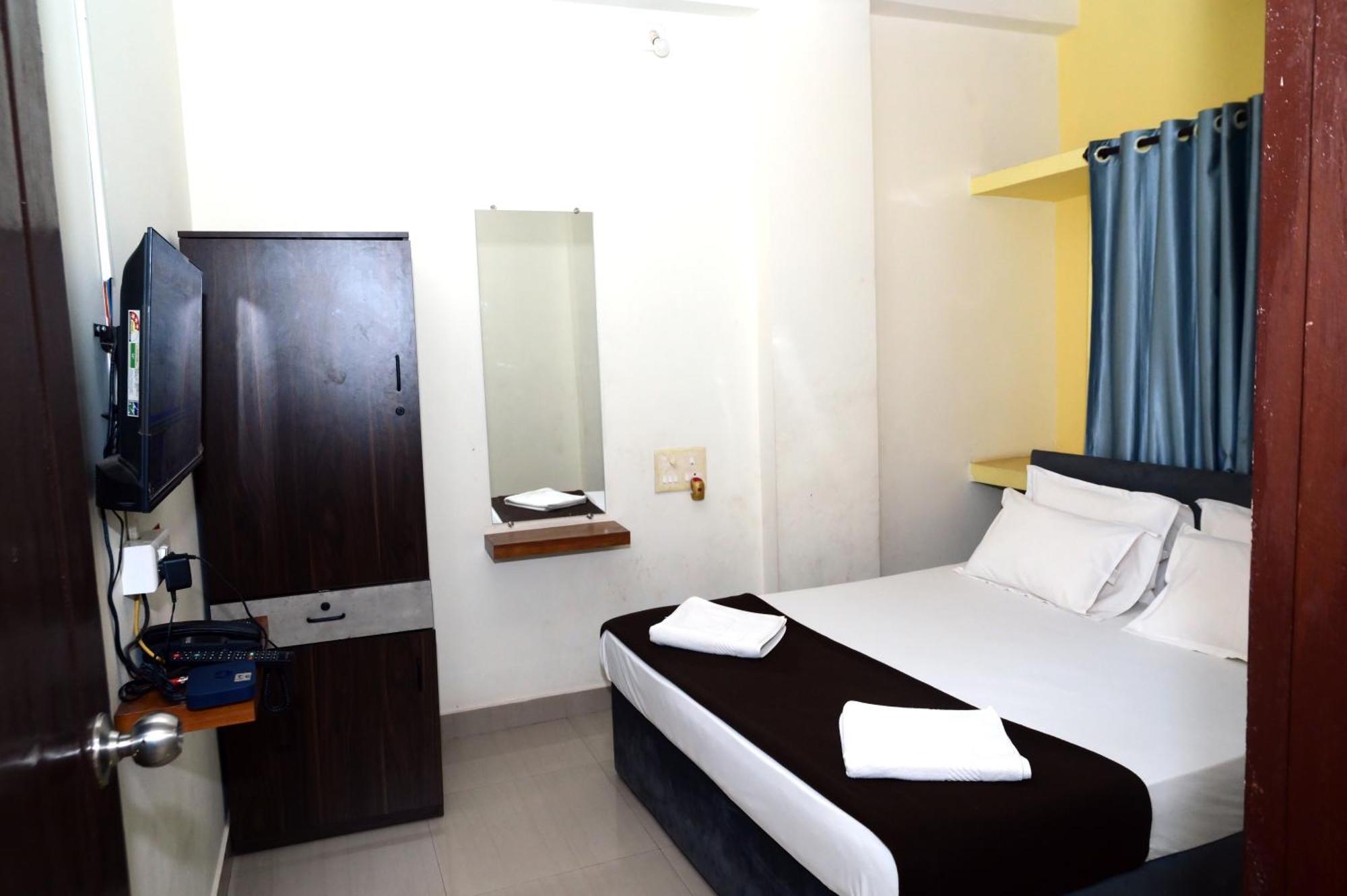Hotel Aradhya Inn Deralakatte Mangalore Eksteriør billede