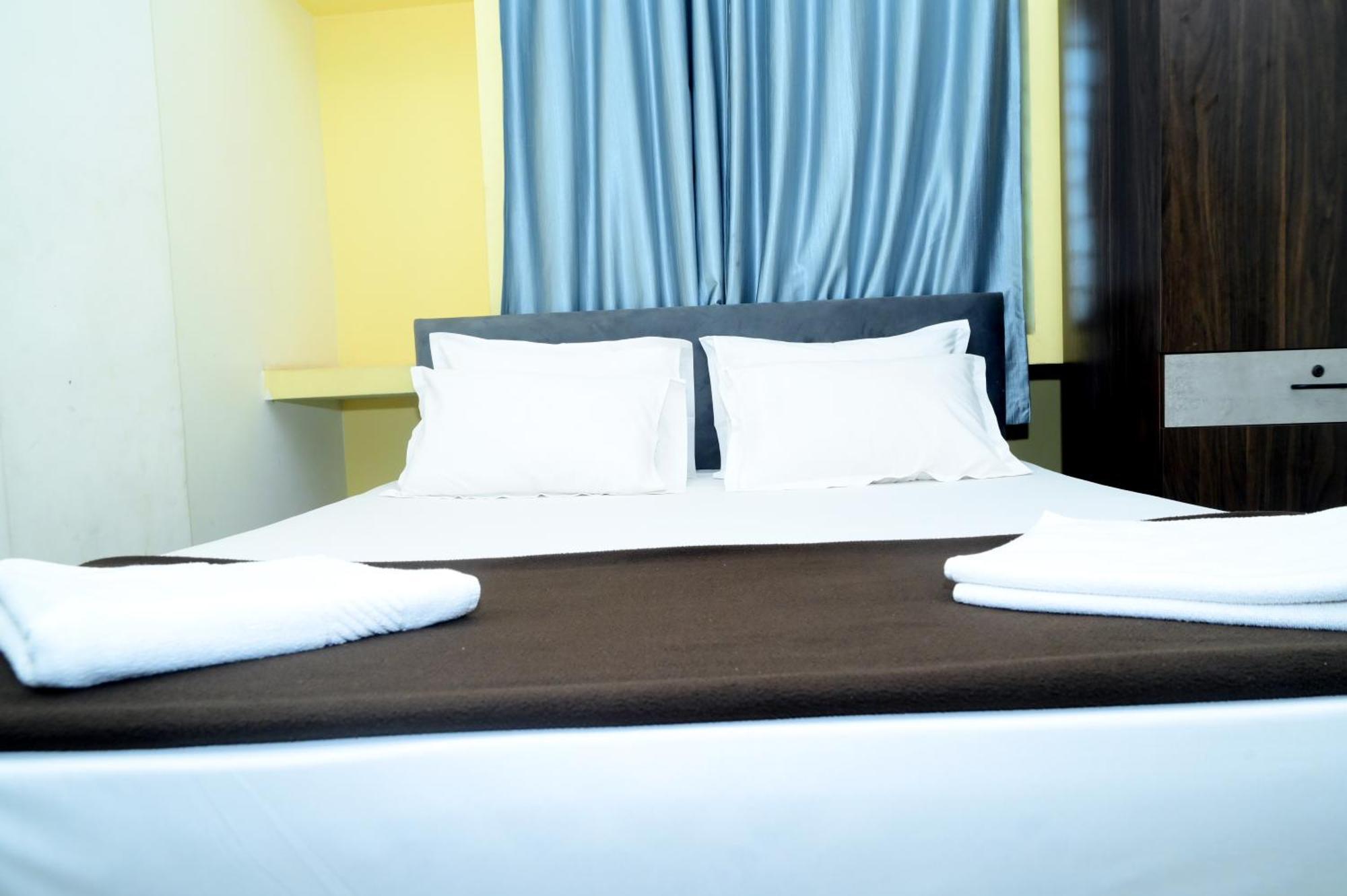 Hotel Aradhya Inn Deralakatte Mangalore Eksteriør billede